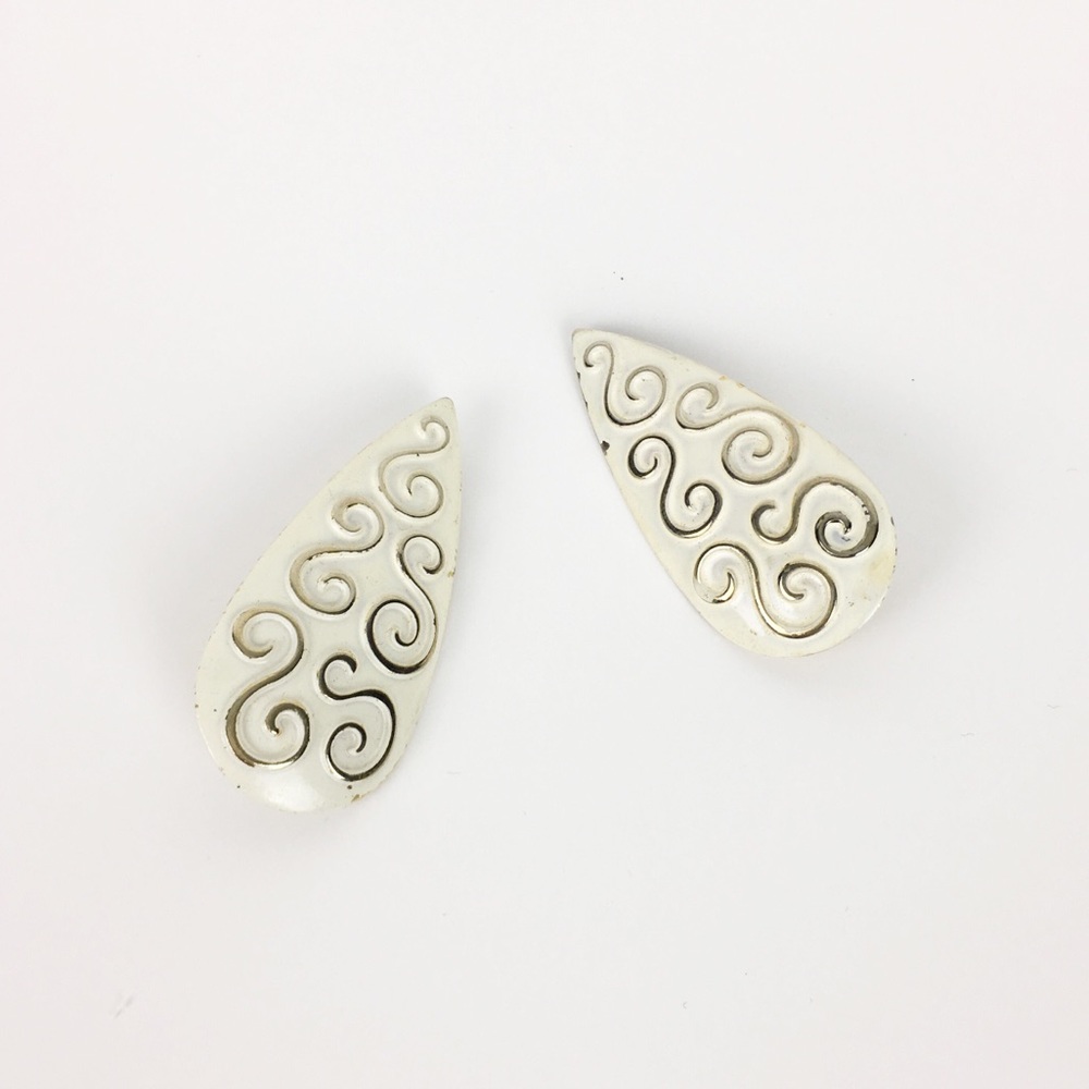 Vintage Tear Drop Clip On Earrings